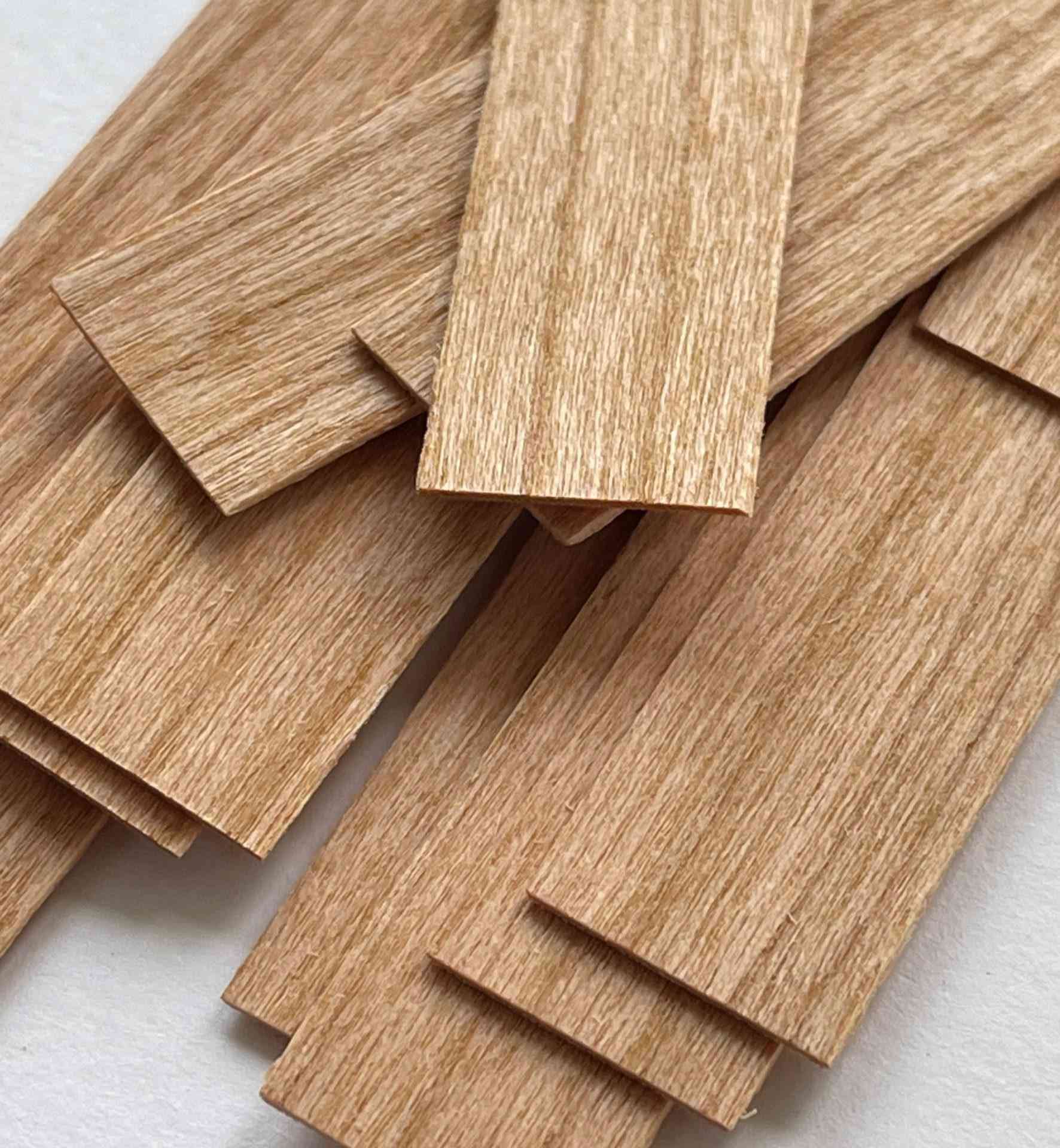 Почему трещит деревянный фитиль?