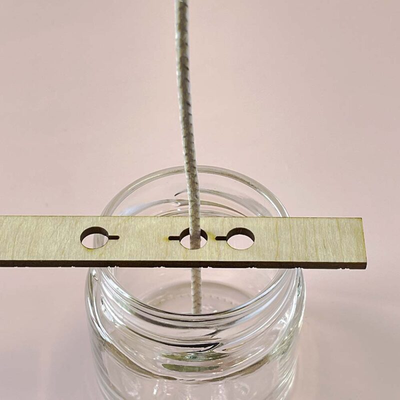 Деревянный фитиледержатель хлопковых фитилей — Инструменты для изготовления свечей | hyggeland.ru Деревянный фитиледержатель хлопковых фитилей | hyggeland.ru