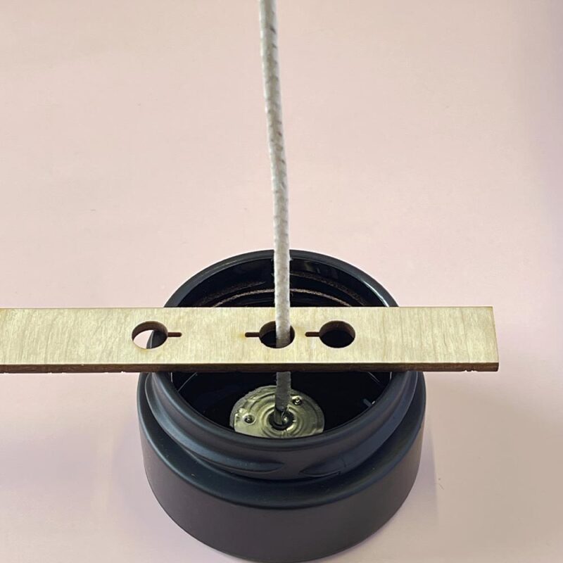 Деревянный фитиледержатель хлопковых фитилей — Инструменты для изготовления свечей | hyggeland.ru Деревянный фитиледержатель хлопковых фитилей | hyggeland.ru