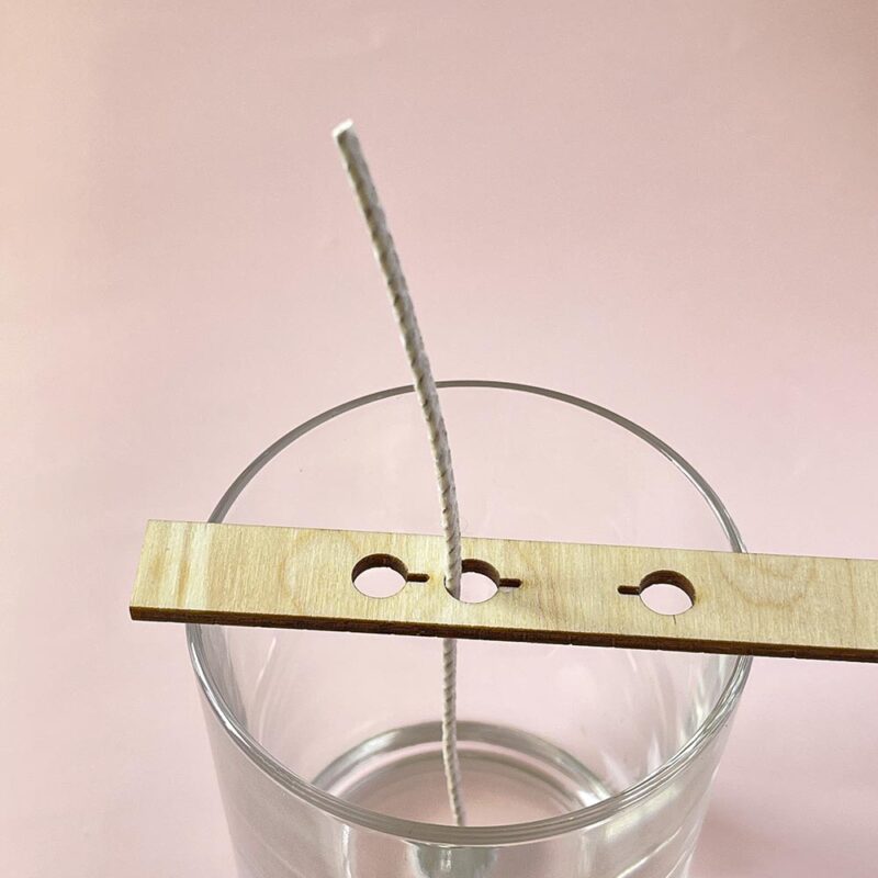 Деревянный фитиледержатель хлопковых фитилей — Инструменты для изготовления свечей | hyggeland.ru Деревянный фитиледержатель хлопковых фитилей | hyggeland.ru