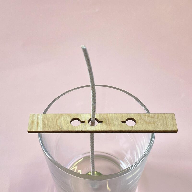 Деревянный фитиледержатель хлопковых фитилей — Инструменты для изготовления свечей | hyggeland.ru Деревянный фитиледержатель хлопковых фитилей | hyggeland.ru