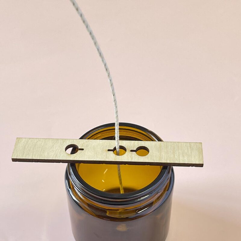 Деревянный фитиледержатель хлопковых фитилей — Инструменты для изготовления свечей | hyggeland.ru Деревянный фитиледержатель хлопковых фитилей | hyggeland.ru